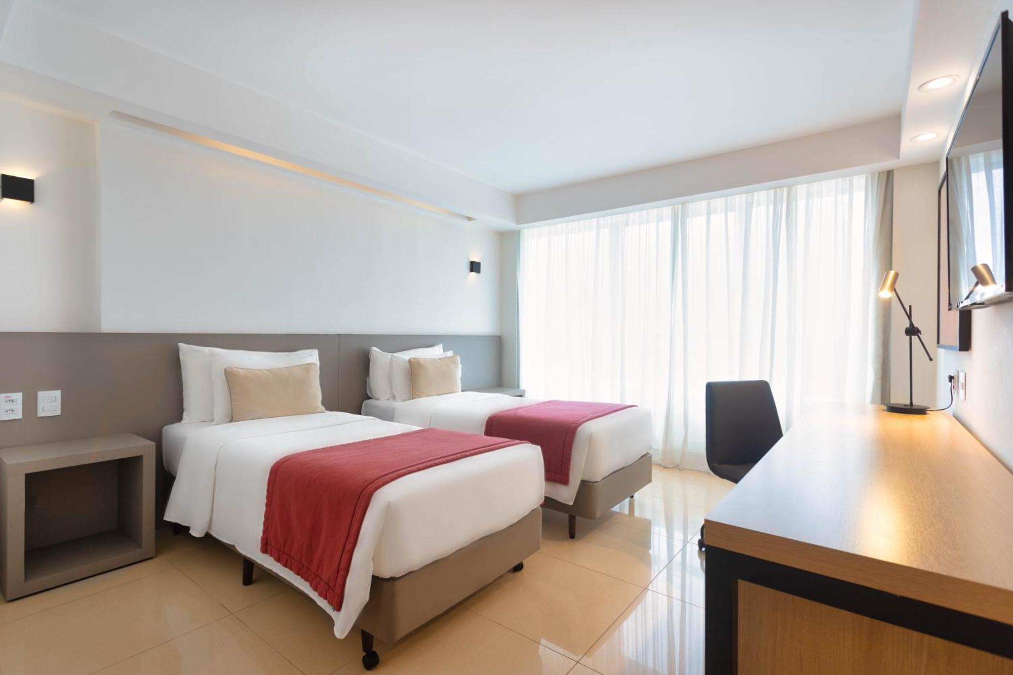 Ramada By Wyndham Brasilia Alvorada Hotel Exterior photo