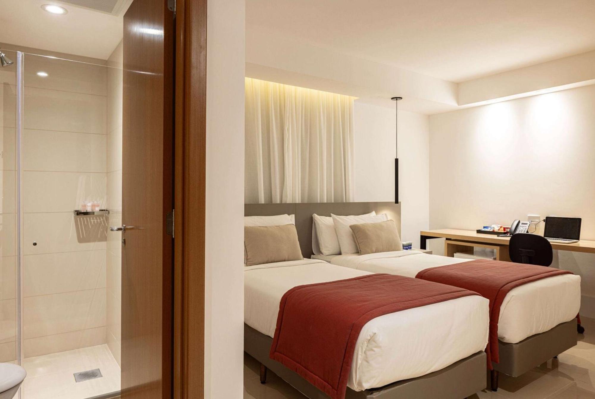 Ramada By Wyndham Brasilia Alvorada Hotel Exterior photo
